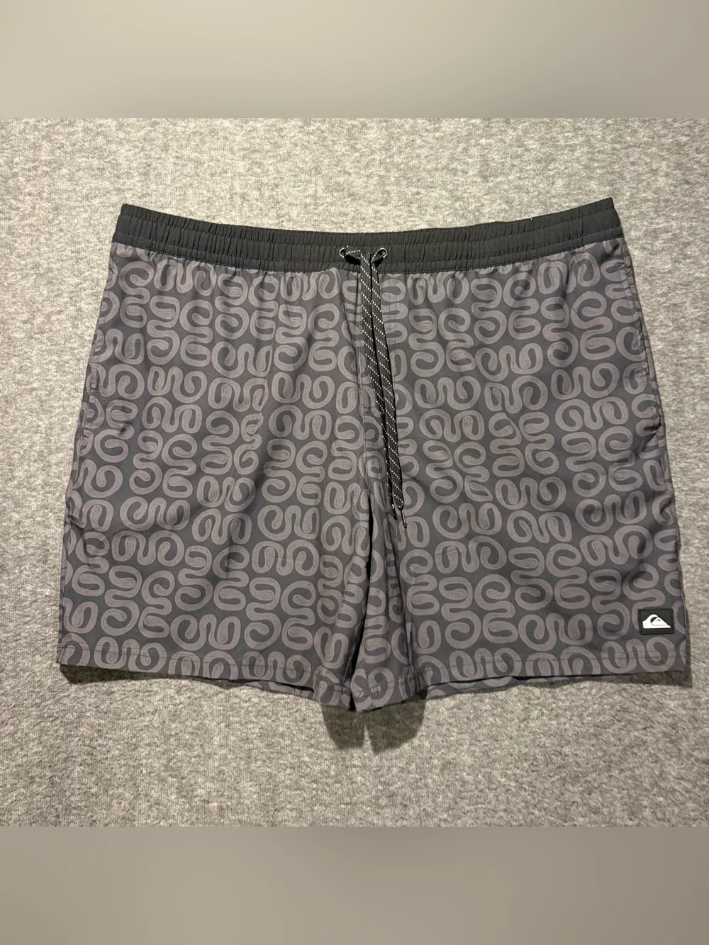 Quicksilver Swim Trunks Shorts Mens XXL Gray Black Patterned UPF 50 Quick Dry